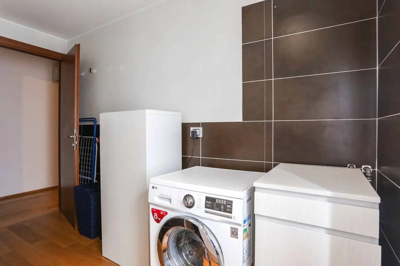 Laundry room with washing machine